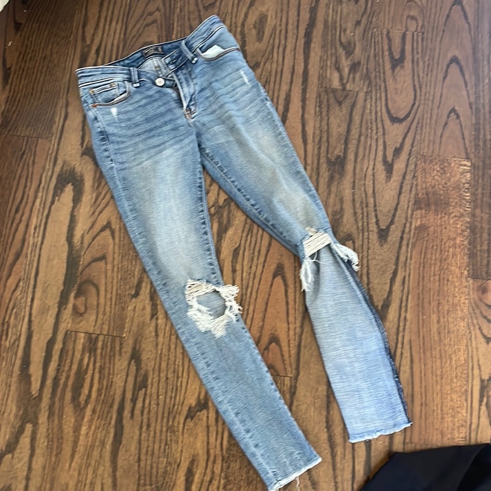 Abercrombie and Fitch size 24/00 ripped blue jeans